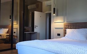 Dora Rooms And Studios